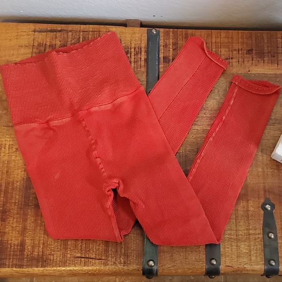 ❤ Free People Ultra High Rise Happiness Runs Leggings ❤ - Picture 4 of 16